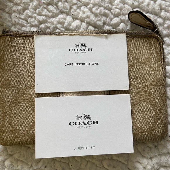 Coach Wristlet - Picture 6 of 6